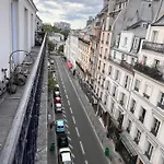 Vivre Au Village Des Batignolles