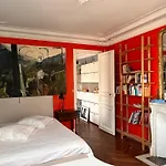 Vivre Au Village Des Batignolles