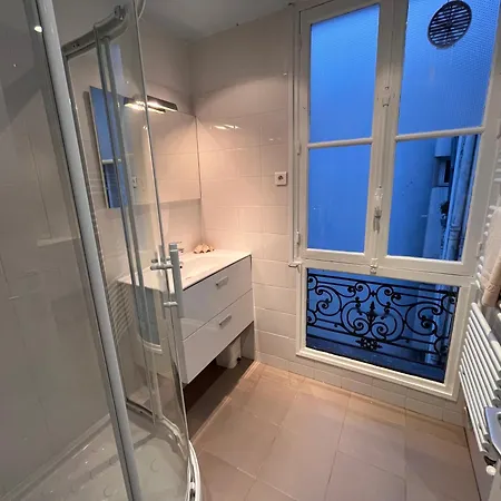 Vivre Au Village Des Batignolles * Parigi