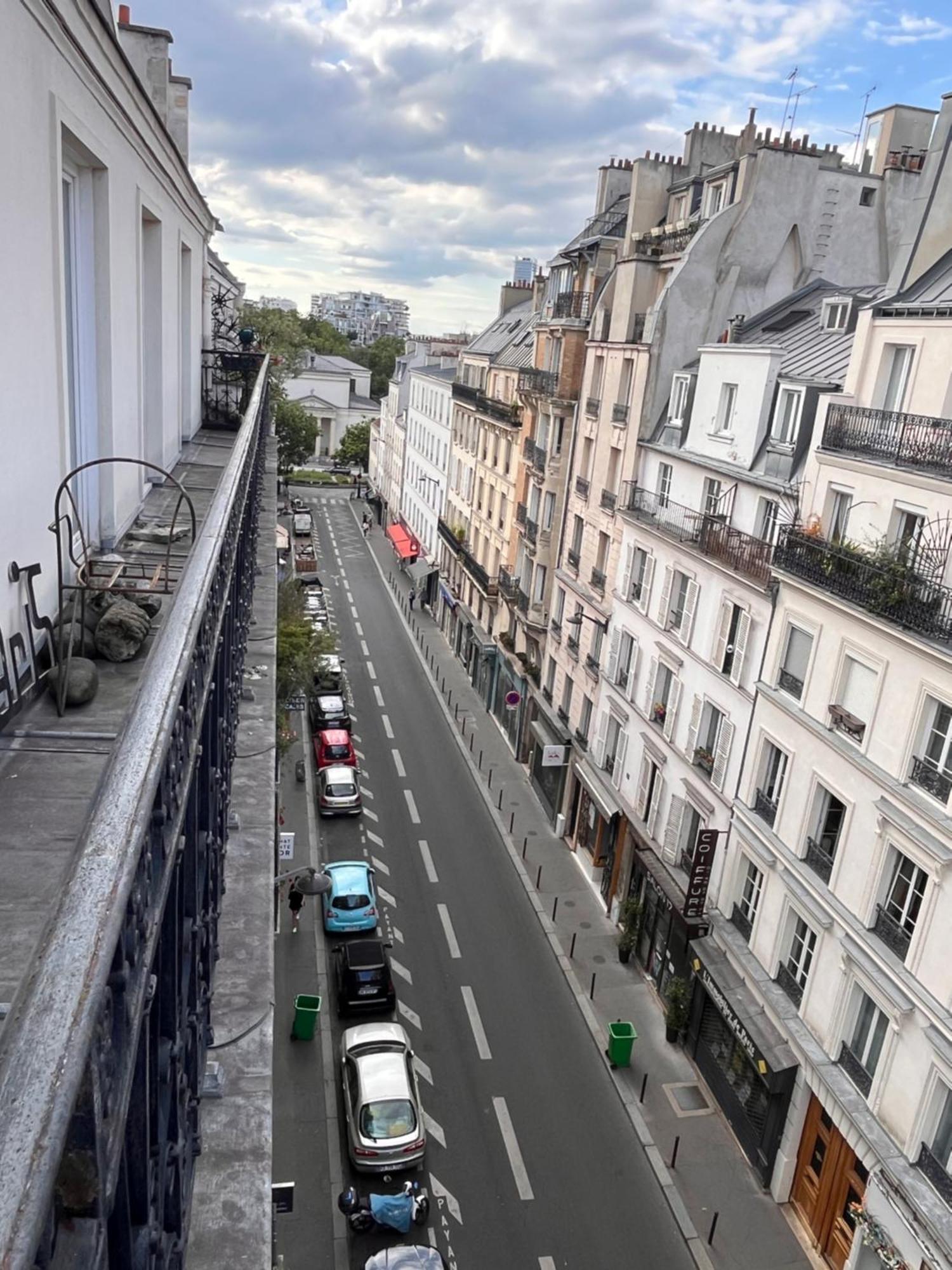 Vivre Au Village Des Batignolles *